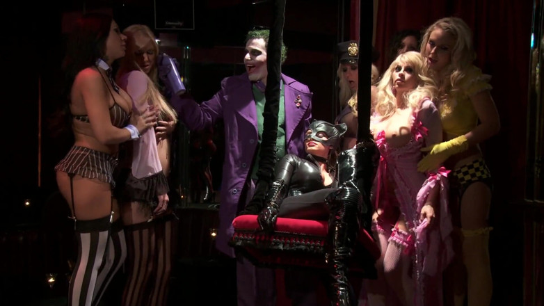 CBD Media: Batman joker dan catwoman mengadakan pesta seks di klub malam.