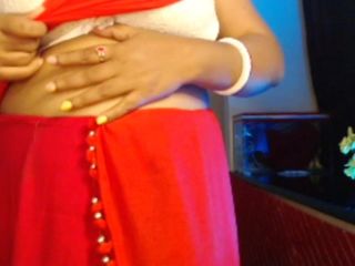 Hot desi girl: Sexy Desi Girl Shows Her Hot and Big Boobs Wearing...