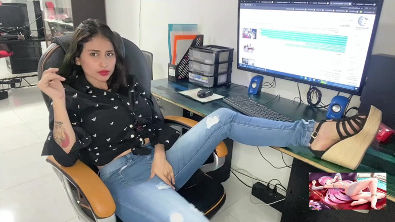 Jenifer Play: Masturbation and Blowjob in the Office with My Boss