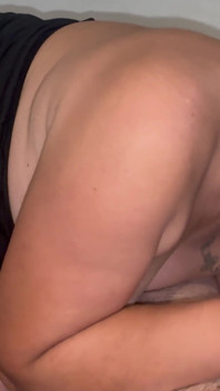 POV: Minha Senhora Me Diz Quando Gozar Lambendo E Mordendo a Base Da Capela