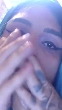 Femboy Sissy děvka saje Dldo Doufá, že skutečný čůrák líže