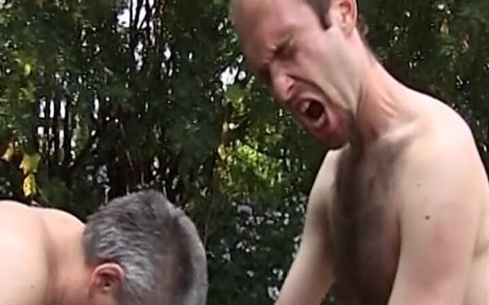 Deutsche Madchen: Gordas avós alemãs curtindo sexo anal quente ao ar livre
