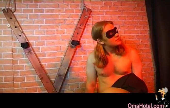 Old Nanny: Oma Hotel - Hermine、太った老尼僧の女性は若い男の子と3someを崇拝します