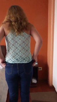 58 anos, madrasta latina se mostra de biquíni e lingerie erótica antes de ser fodida