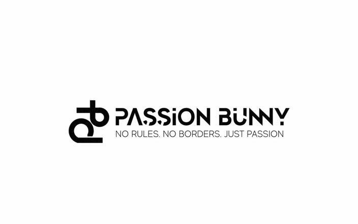 Passion bunny: 공공 화장실에서 빠른 솔로 핑거링