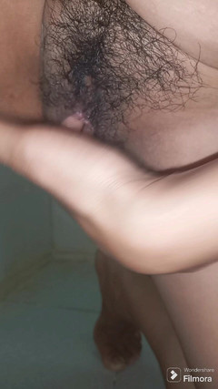 Leylaces: Lonely in the Shower