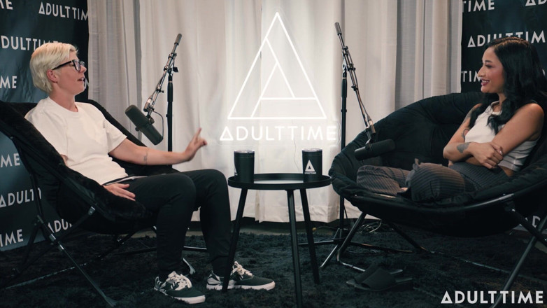 Adult Time Podcast: Avery Black Dry Humping, True Crime, &amp; regisserar VR Corn | podcasten...