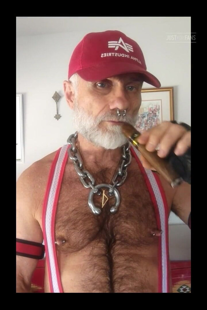 MusclesCigarsFFPig: Stepdaddy Lighting His Gar