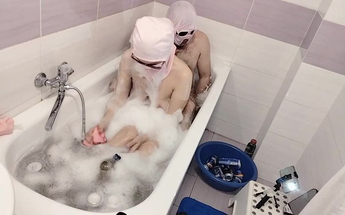 Amateur_MS: Amateur Couple Taking a Bath, Wife with Hairy Pussy, Big...