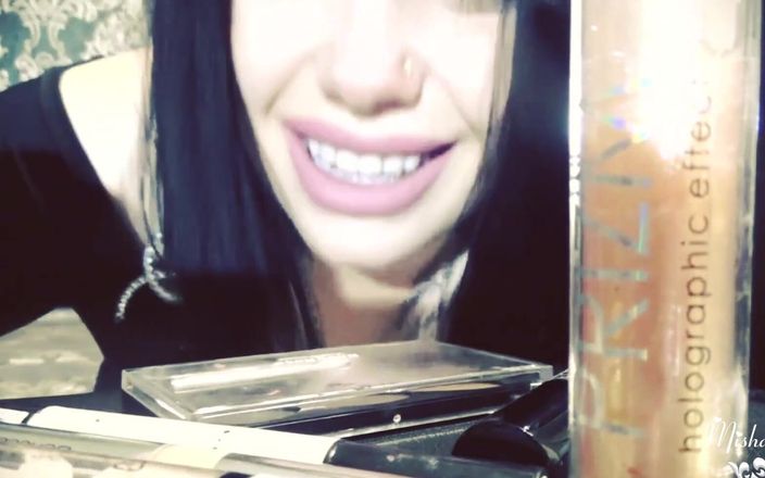Goddess Misha Goldy: Imaginează-ți surpriza mea când mă plimbam din cameră în cameră în casa...