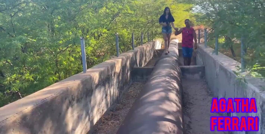 VictorHugo: Novinha gemendo até gozar no rolo do negão