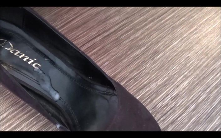 Asia: 靴フェチ手コキ