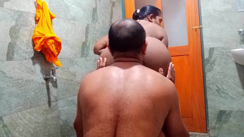 Naughty Jaanu: Dewi desi India menemui hamba untuk menjilat, membersihkan lubang pantat...