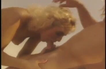 Cryptostudios: photographar stoodiyo ke andar apne hot bare stan vaali modal...