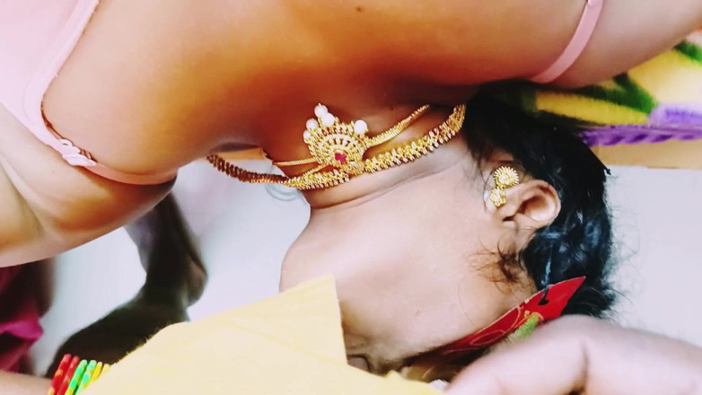 Telugu honey lips: 인도 섹시녀 마누라 바람피는 남편 스와미지 텔루구 더러운 회담.