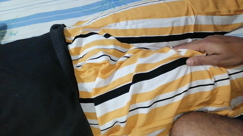 Sweety In Bed: Asiatică cu țâțe păroase păroase stufoase tachinare corporală înainte de futut