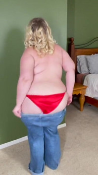 BBW Dancing Queen Shows off Her Jiggly Curves