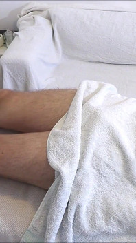 Asyalı masaj salonunda elle muamele ve mutlu son ile tam hizmet masajı