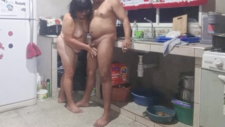 Milfta boohot: 부엌에서 내 계모가 내게 주는 맛있는 것