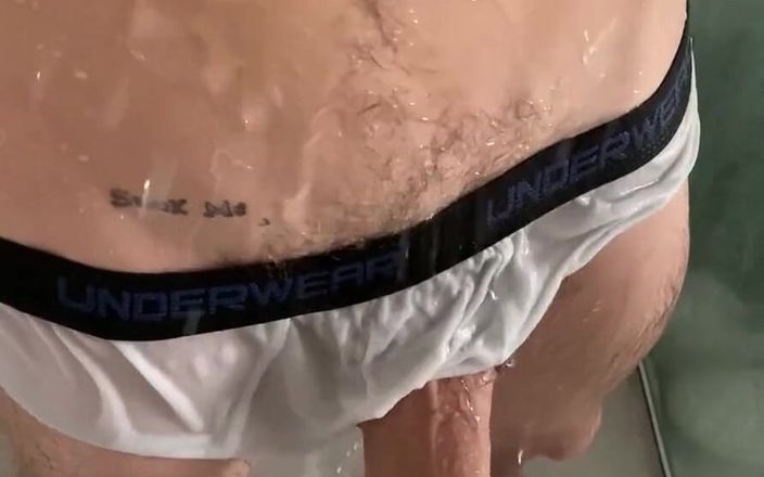 monstromineiro: Shower Time