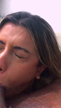 Sperma in den Mund meiner trans Freundin
