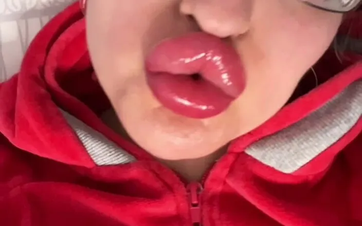 FinDom Goaldigger: Captivated by the of Big Lips and Glossy Kisses
