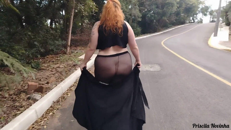 Priscila: Mi madrastra en pantalones transparentes sin bragas presumiendo en la...