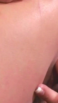 Muito quente lésbica loira e morena se comem bem
