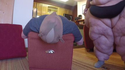 Full Weight Productions: SSBBW Bobbi Jo's failed trample & sofa squash