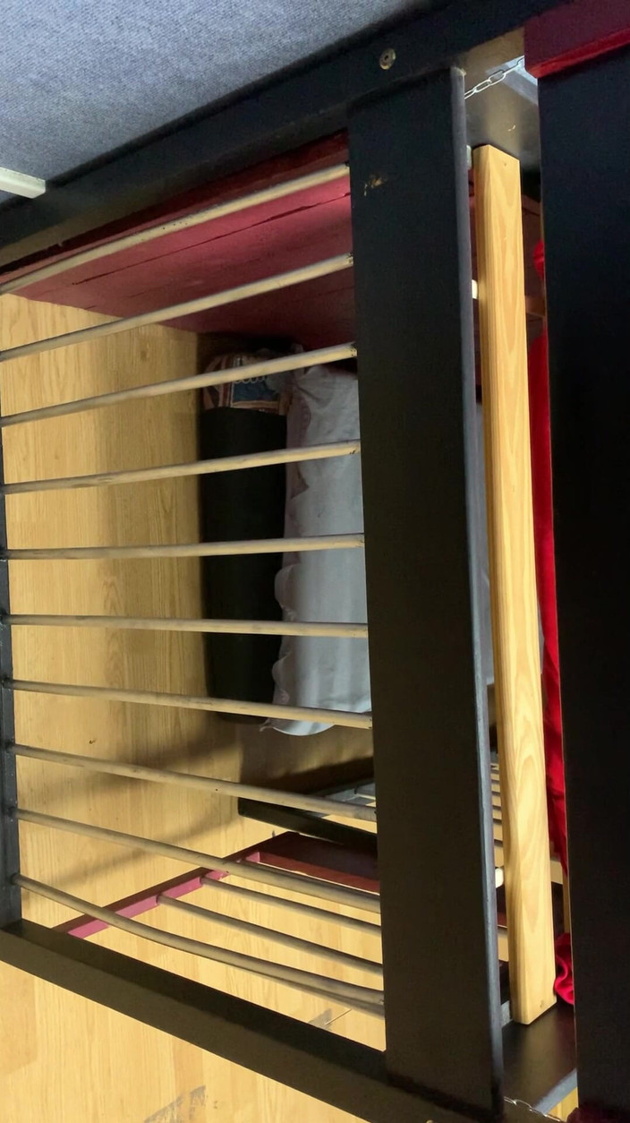 Maitresse Clara: मैं आपके लिए इस कालकोठरी के दरवाजे खोलता हूं