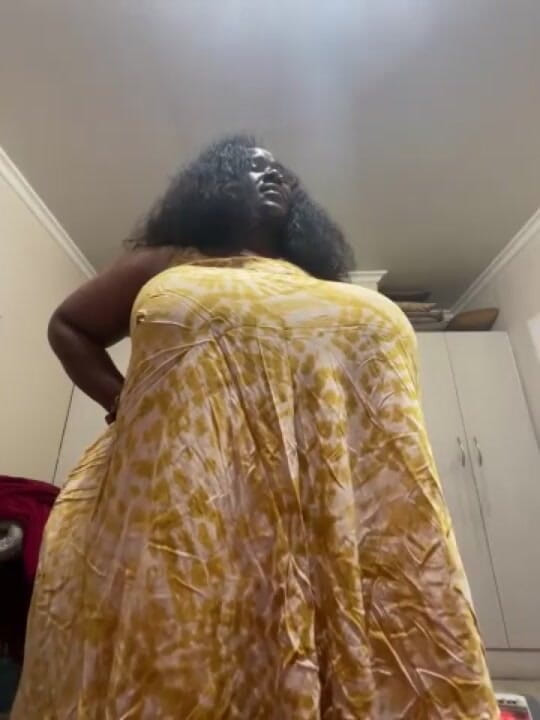 Legendary Booty Overdose: Awek montel hitam striptis