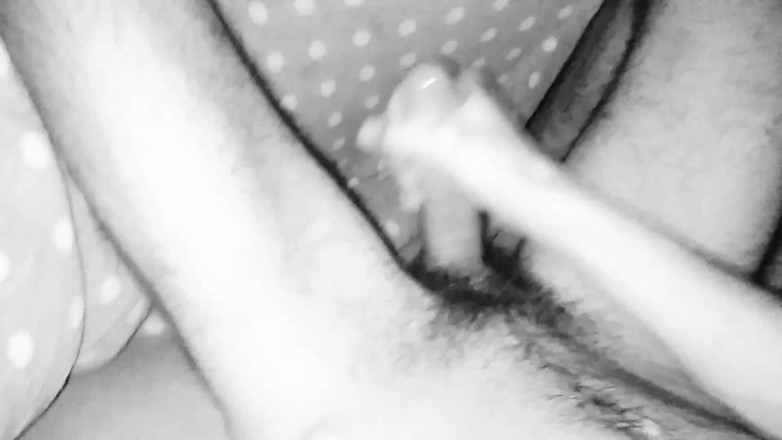 Elvissc: Masturbazione molto seminare sotto le lenzuola con una telecamera da...
