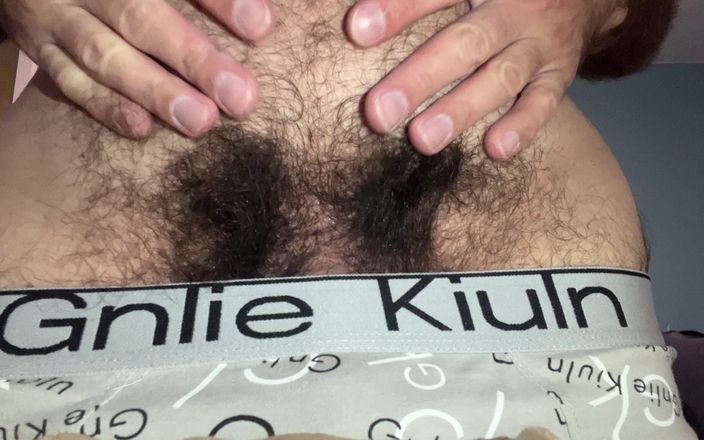 Earl Smile: Earl mostra i suoi nuovi slip per il mese di...