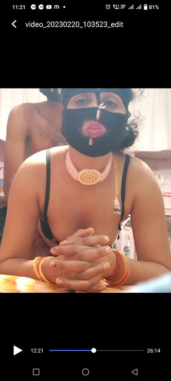 HotBhabhi420: Isteri desi India Sunny Leone berkongkek dengan isteri.