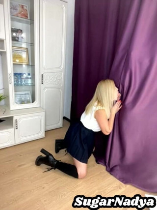 SugarNadya: SugarNadya viděla, jak ze záclon trčí tlusté péro, a rozhodla...