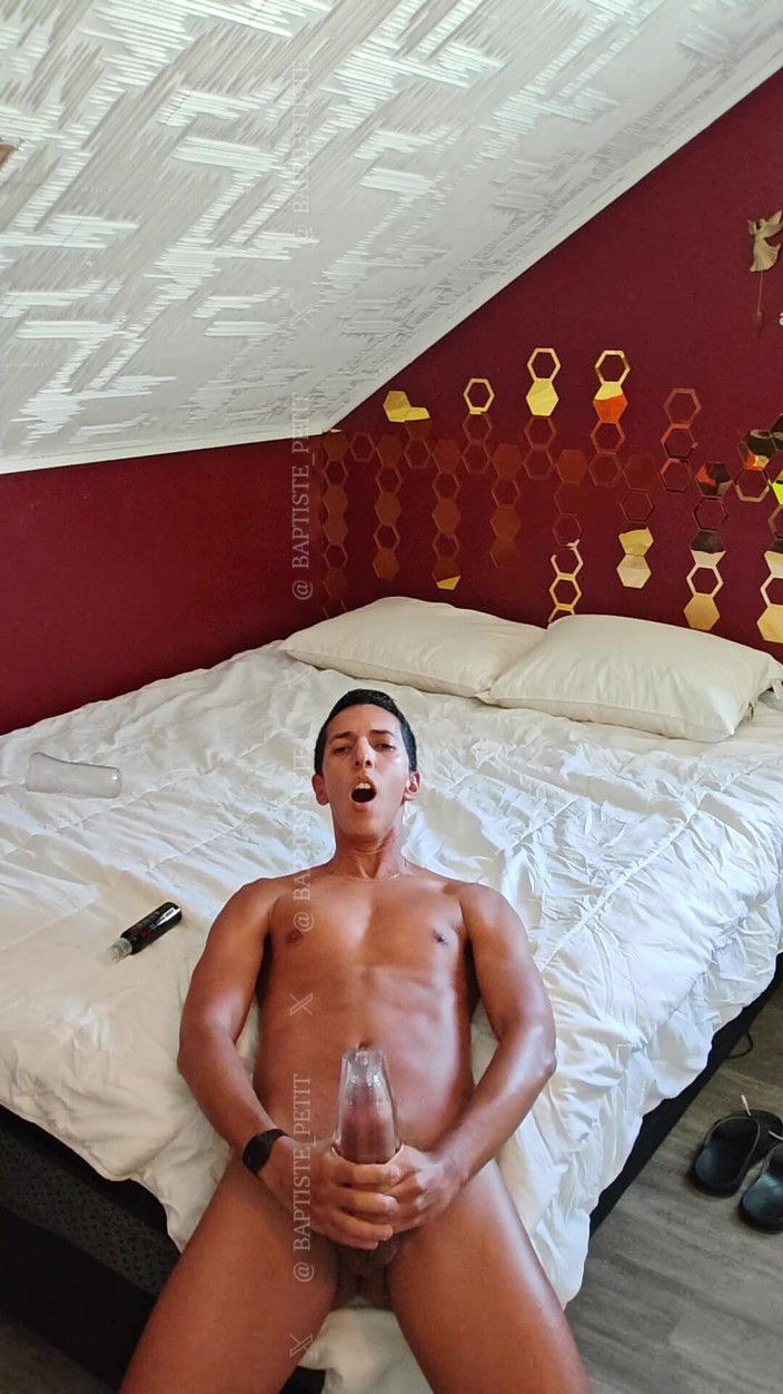 baptiste_petit: O masturbador é muito pequeno para meu pau