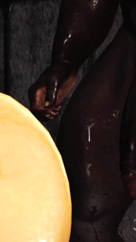 Ammanettata bionda sexy con molte tette viene scopata ruvidamente da un enorme cazzo nero in prigione