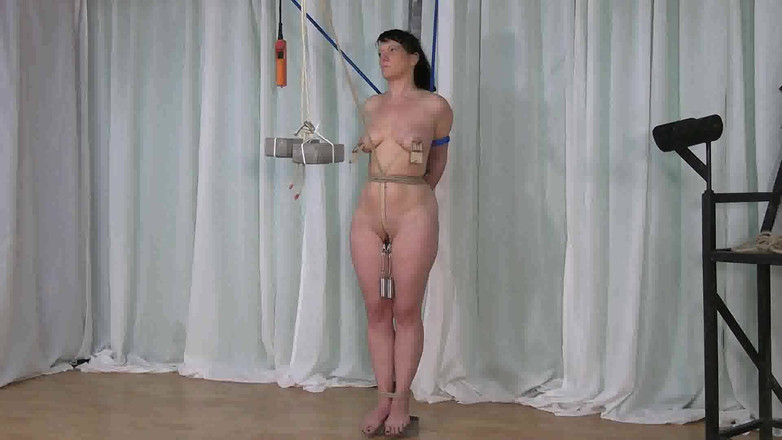 Yvette xtreme: 裆部的尖刺绳子，Yvette Costeau bdsm