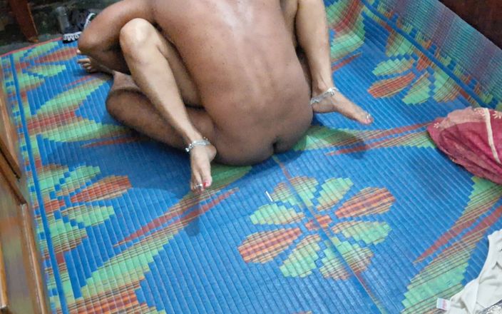 bustypriya: 私は義理の妹と二人きりで、彼女はとてもムラムラしていて、私が彼女に触れたり、彼女のBBCファックをファックしたりするのを楽しんでいます