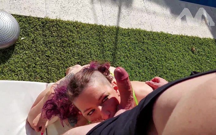 Ale Markov: Katrina Punk a angajat un antrenor personal foarte ciudat