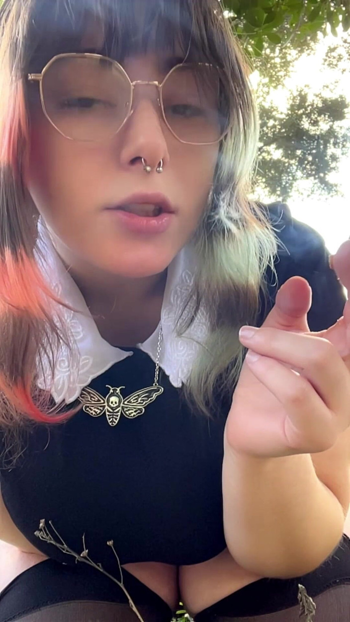 Mushroombitchx: Compilation di fumate di sigarette