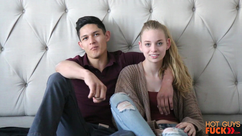 Hot Guys Fuck: Amigas de mucho tiempo Davis Black y Sarah Sunday finalmente