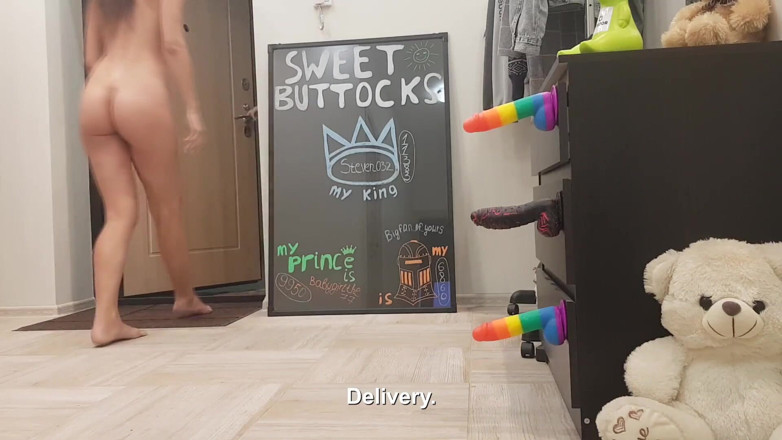 SweetButtocks: Je rencontre le livreur à poil