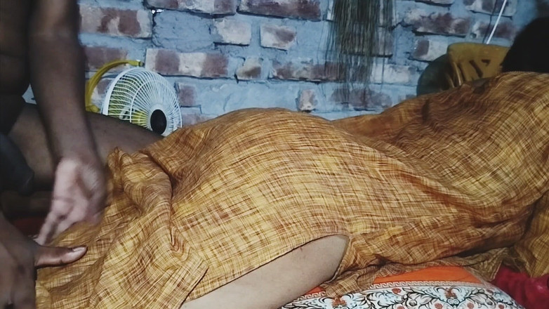 Deshi women: Bhabhi Ki 后入式视频