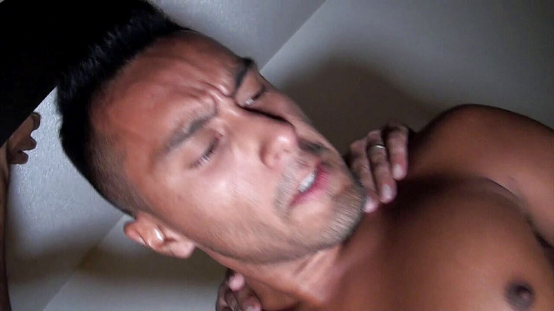 YOUNG FUCKED BY OLDER: Sexy latina gêmea fodida por papai por diversão