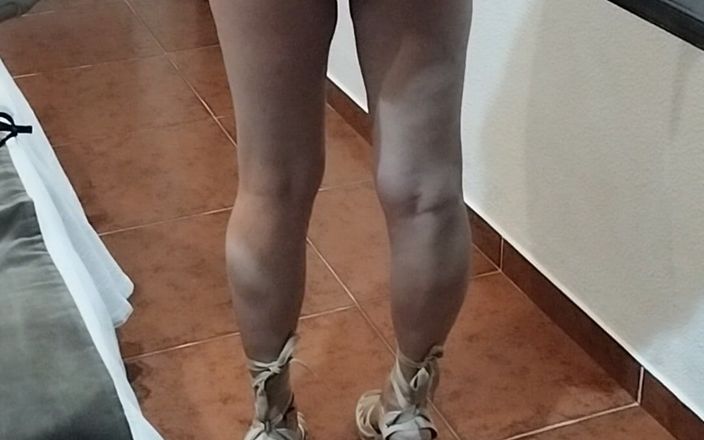 Morbosete000: 妻のかかとを履いたTバックで