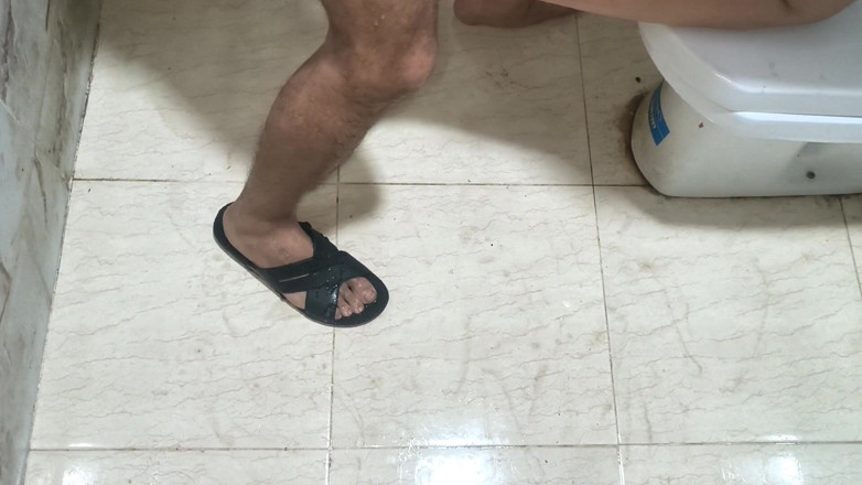 Cuckold Arabic: 샤워 중 마누라와 섹스하는 아랍 바람난 남편 거유 친구