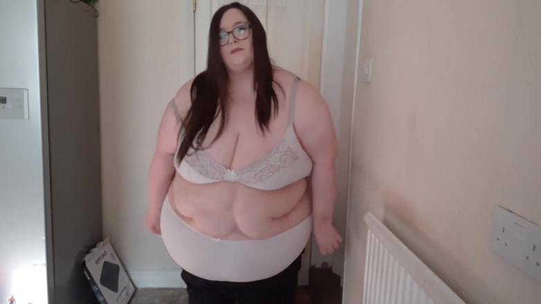 SSBBWLadyBrads: SSBBW BBW leather pants clothes try on