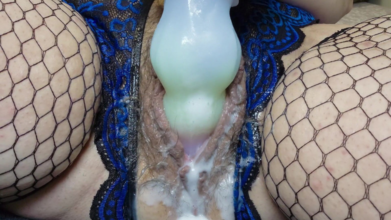 LunaXscorpia: MILF Closeup Big Labia Hairy Pussy - Buttplug &amp; Dildo Solo