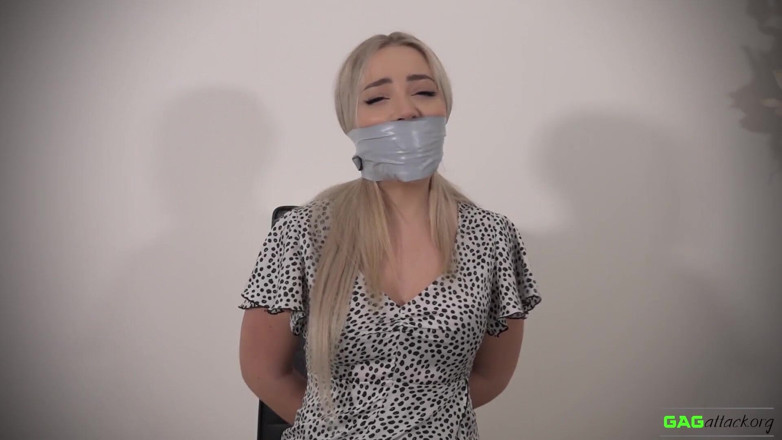 Gag Attack: Aubrey - trei nuanțe de gri